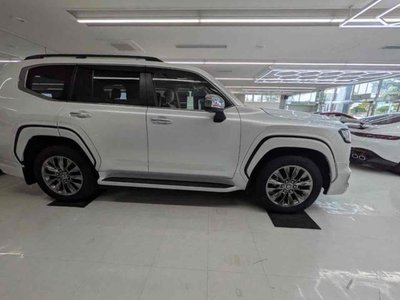 2024 Toyota LAND CRUISER 300 photo 7