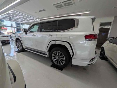2024 Toyota LAND CRUISER 300 photo 10