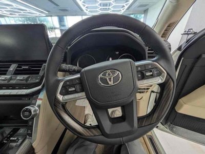 2024 Toyota LAND CRUISER 300 thumbnail 17