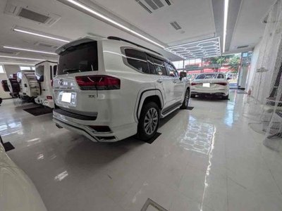 2024 Toyota LAND CRUISER 300 photo 8