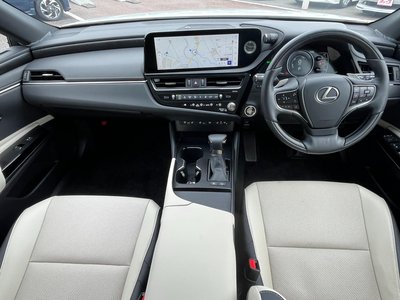 2023 Lexus ES photo 11