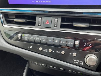 2023 Lexus ES thumbnail 17