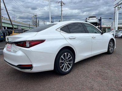 2023 Lexus ES photo 4