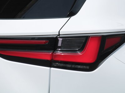صورة مصغرة 28 لـ 2021 Lexus NX