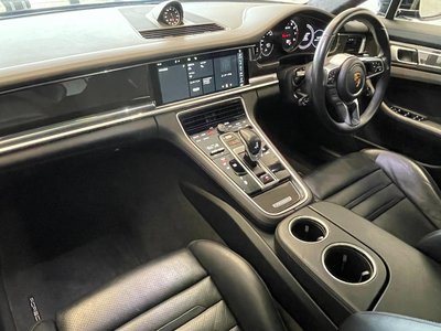 2017 Porsche PANAMERA thumbnail 42