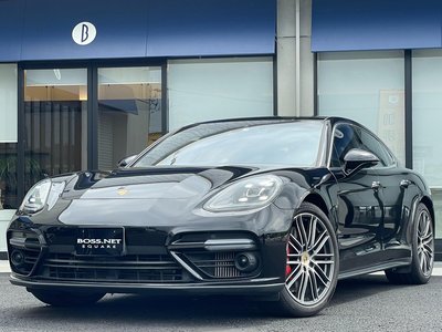 2017 Porsche PANAMERA photo 2