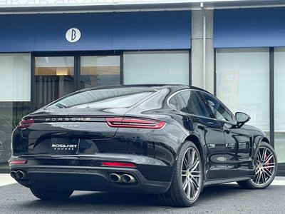2017 Porsche PANAMERA photo 3