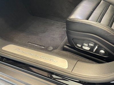 2017 Porsche PANAMERA thumbnail 37