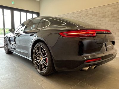 2017 Porsche PANAMERA photo 16