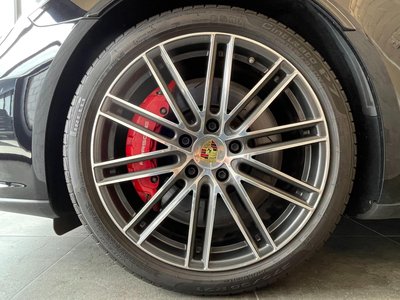 2017 Porsche PANAMERA thumbnail 23