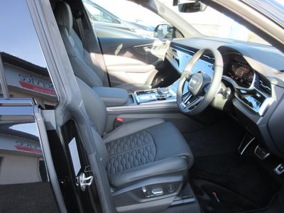 صورة 9 لـ 2024 AUDI RS Q8