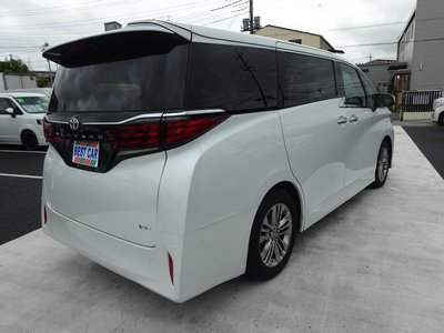 2025 Toyota ALPHARD photo 8