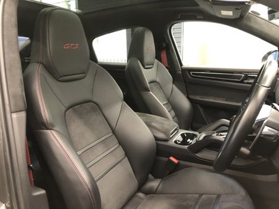 2021 Porsche CAYENNE photo 5