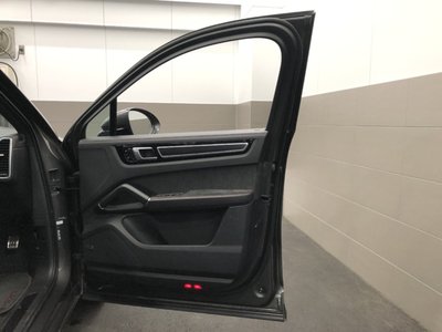 2021 Porsche CAYENNE photo 11
