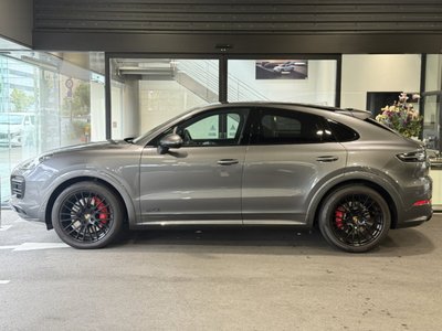2021 Porsche CAYENNE photo 2
