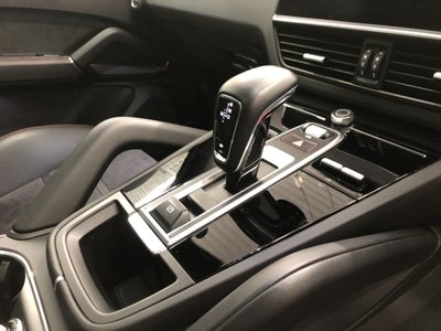 2021 Porsche CAYENNE thumbnail 18