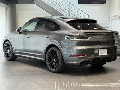 2021 Porsche CAYENNE photo 3