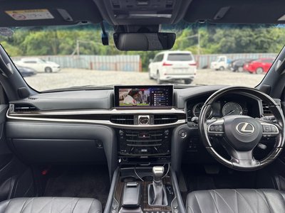 2021 Lexus LX photo 10