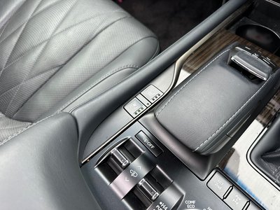 2021 Lexus LX thumbnail 31