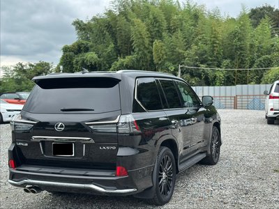 2021 Lexus LX photo 4