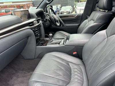 2021 Lexus LX photo 13