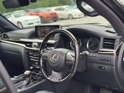 2021 Lexus LX photo 15