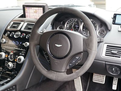 2011 Aston Martin V8 — фото 15