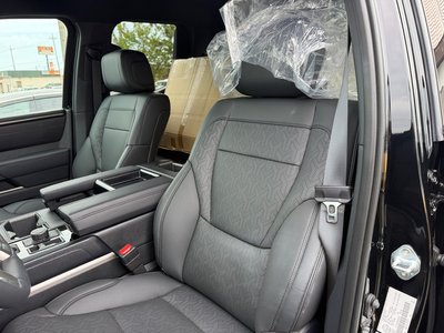 2025 Toyota TUNDRA thumbnail 17