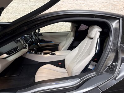 2015 BMW I8 — фото 16