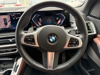 صورة 15 لـ 2025 BMW X5