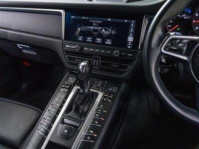 2019 Porsche MACAN thumbnail 19