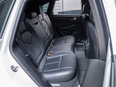 2019 Porsche MACAN thumbnail 17
