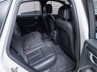 2019 Porsche MACAN photo 16