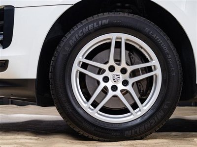 2019 Porsche MACAN photo 6