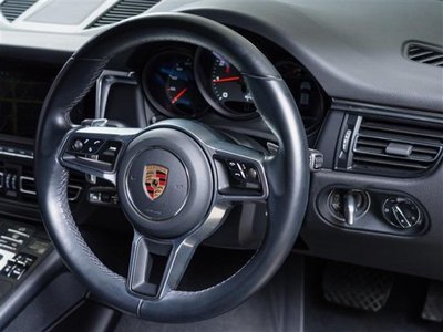 2019 Porsche MACAN photo 12