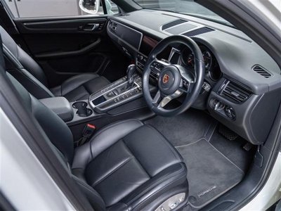 2019 Porsche MACAN photo 11