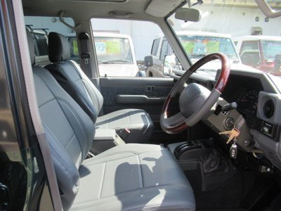 2004 Toyota LAND CRUISER 70 thumbnail 18