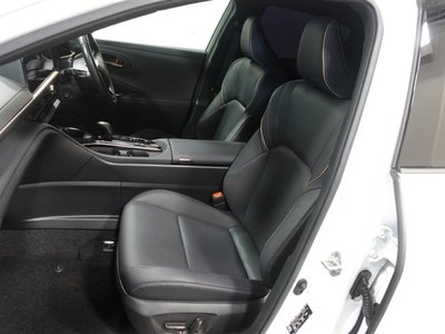 2024 Toyota CROWN SPORT photo 6