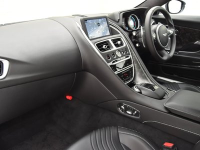 2017 Aston Martin DB11 — миниатюра 10