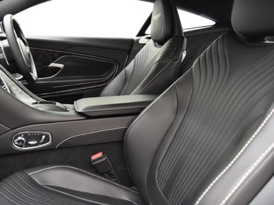 2017 Aston Martin DB11 — миниатюра 9