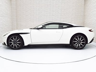 2017 Aston Martin DB11 — миниатюра 6