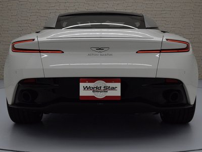 2017 Aston Martin DB11 — миниатюра 8
