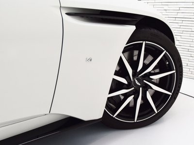 2017 Aston Martin DB11 — миниатюра 21