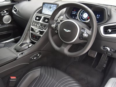 2017 Aston Martin DB11 — миниатюра 23