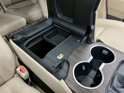 صورة 64 لـ 2025 Toyota LAND CRUISER 300