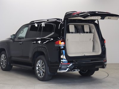 صورة 38 لـ 2025 Toyota LAND CRUISER 300