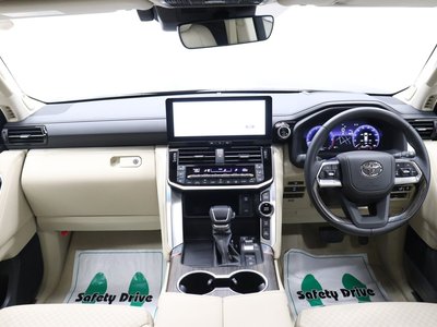 صورة 50 لـ 2025 Toyota LAND CRUISER 300