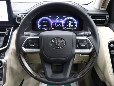 صورة 67 لـ 2025 Toyota LAND CRUISER 300