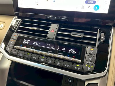 صورة 57 لـ 2025 Toyota LAND CRUISER 300