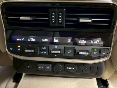 صورة 78 لـ 2025 Toyota LAND CRUISER 300